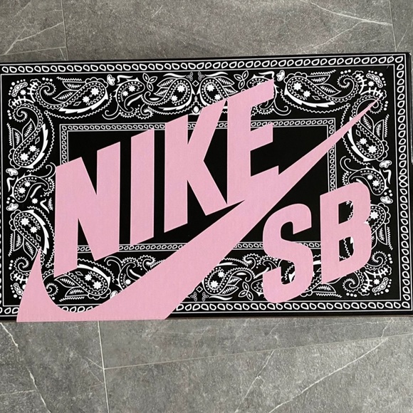 Travis Scott X SB Dunk Low - Picture 8 of 16